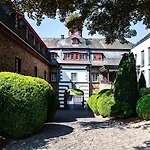 Schloss 4*