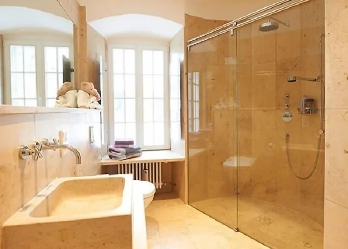 布尔格布罗尔施劳斯酒店 Burgbrohl