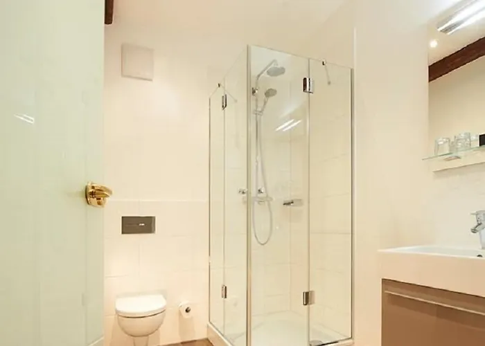 布尔格布罗尔施劳斯酒店 酒店 4*